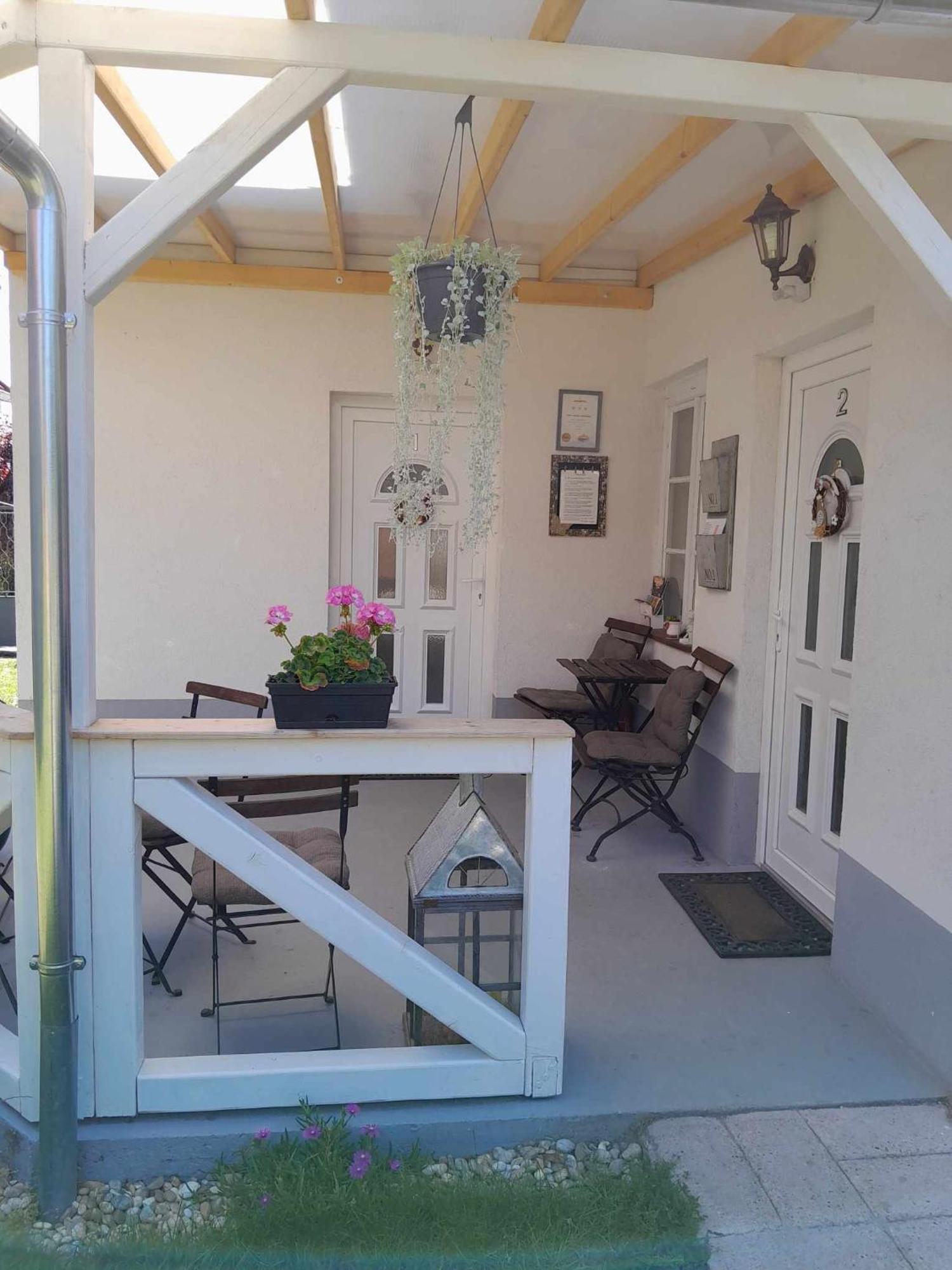 Edina Vintage Vendeghaz Apartment Mosonmagyarovar Luaran gambar