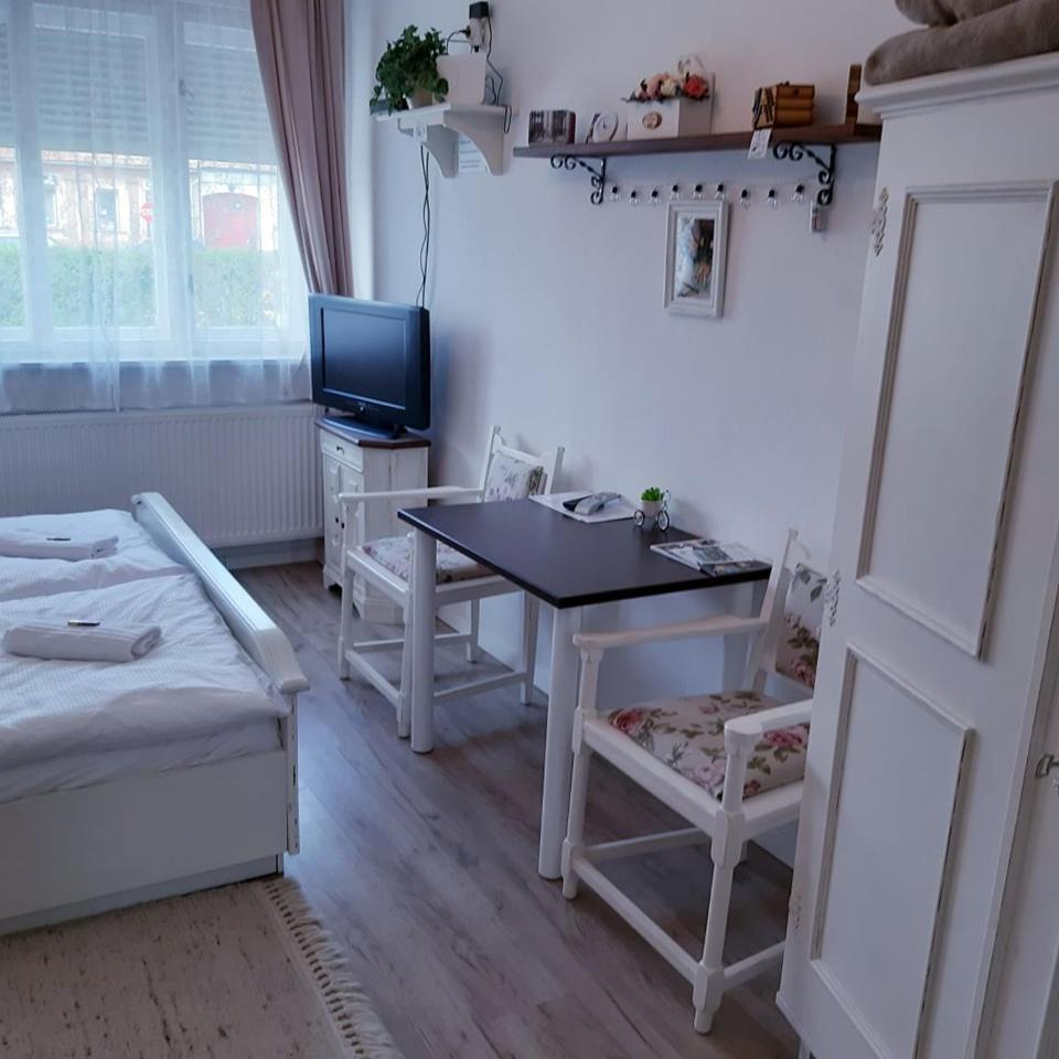 Edina Vintage Vendeghaz Apartment Mosonmagyarovar Luaran gambar