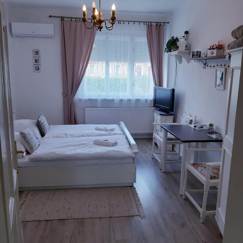 Edina Vintage Vendeghaz Apartment Mosonmagyarovar Luaran gambar