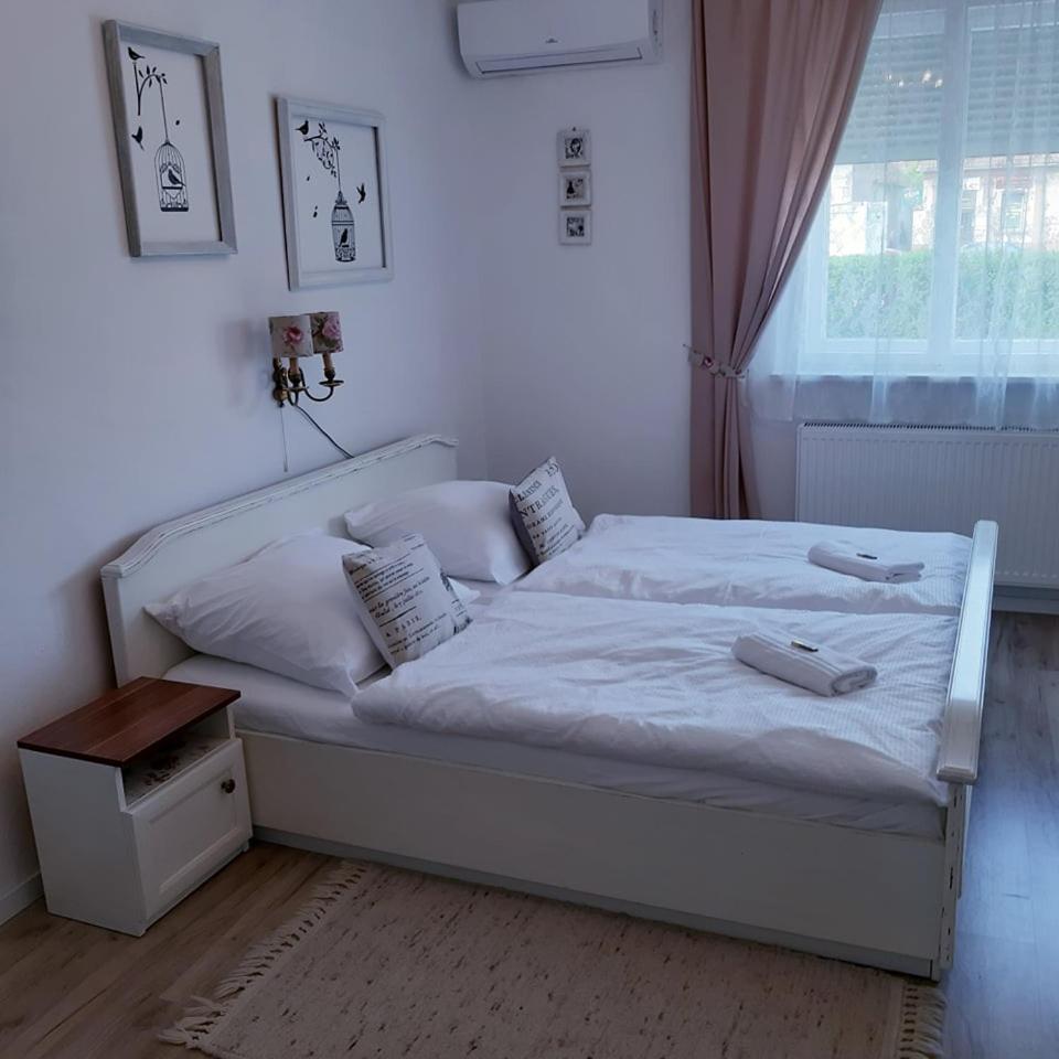 Edina Vintage Vendeghaz Apartment Mosonmagyarovar Luaran gambar